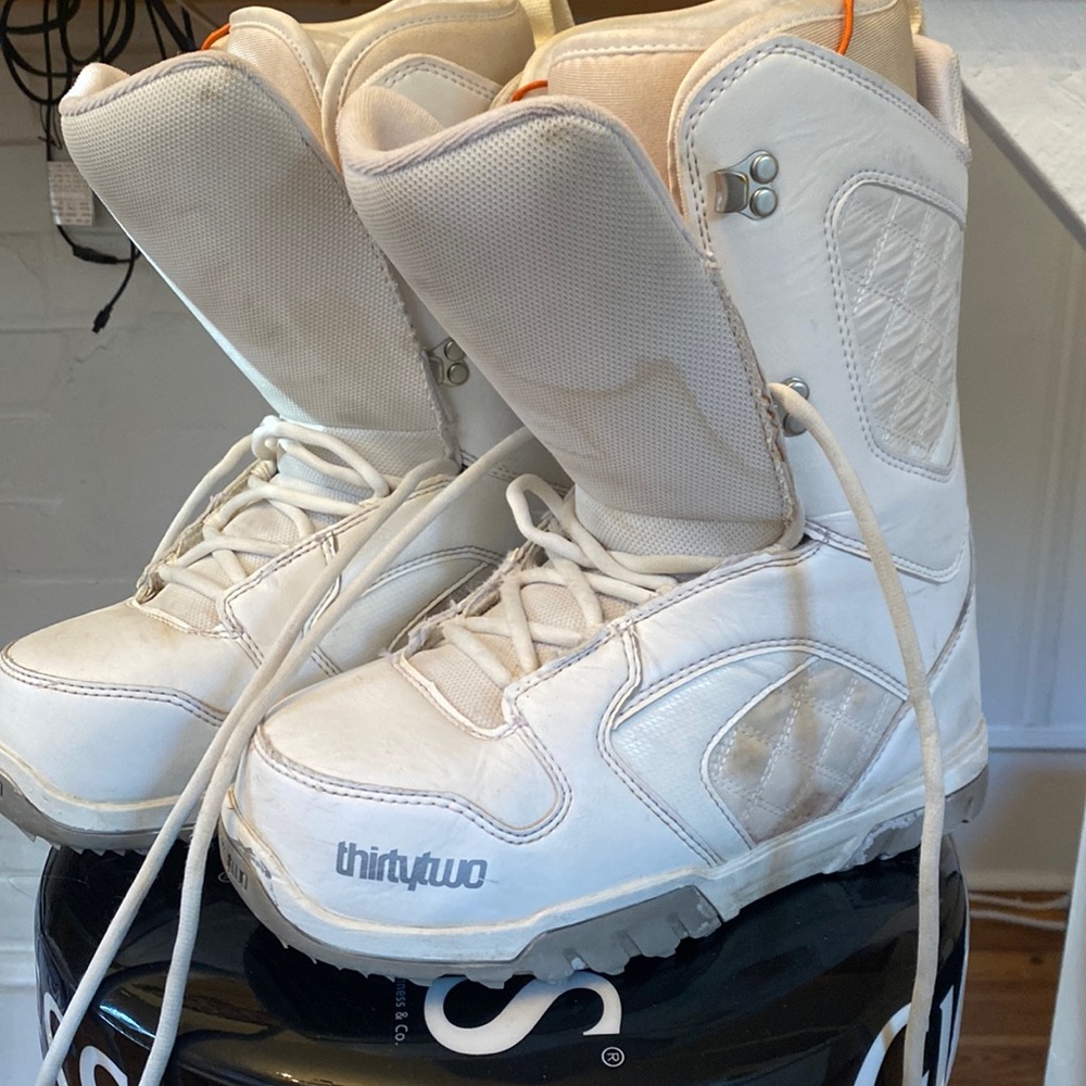 ThirtyTwo women’s snowboard boots
